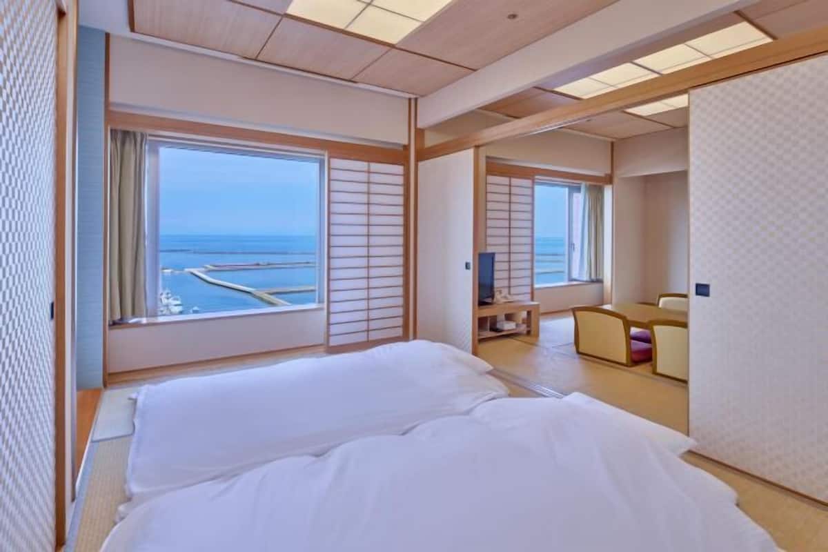 In-room safe, desk, laptop workspace, WiFi (free)