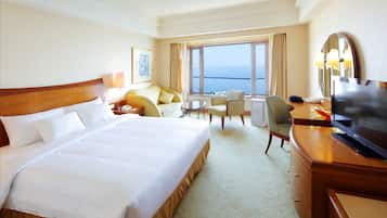 In-room safe, desk, laptop workspace, free WiFi