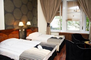 Desk, free cots/infant beds, free WiFi