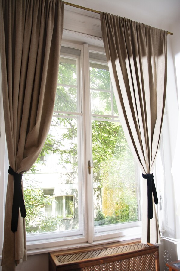 Tweepersoonskamer, voor 1 persoon | Een bureau, gratis babybedden, gratis wifi