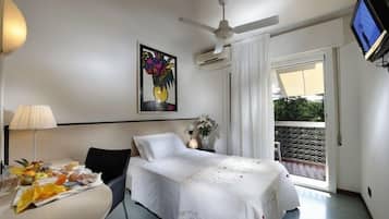 1 chambre, minibar, coffres-forts dans les chambres, bureau