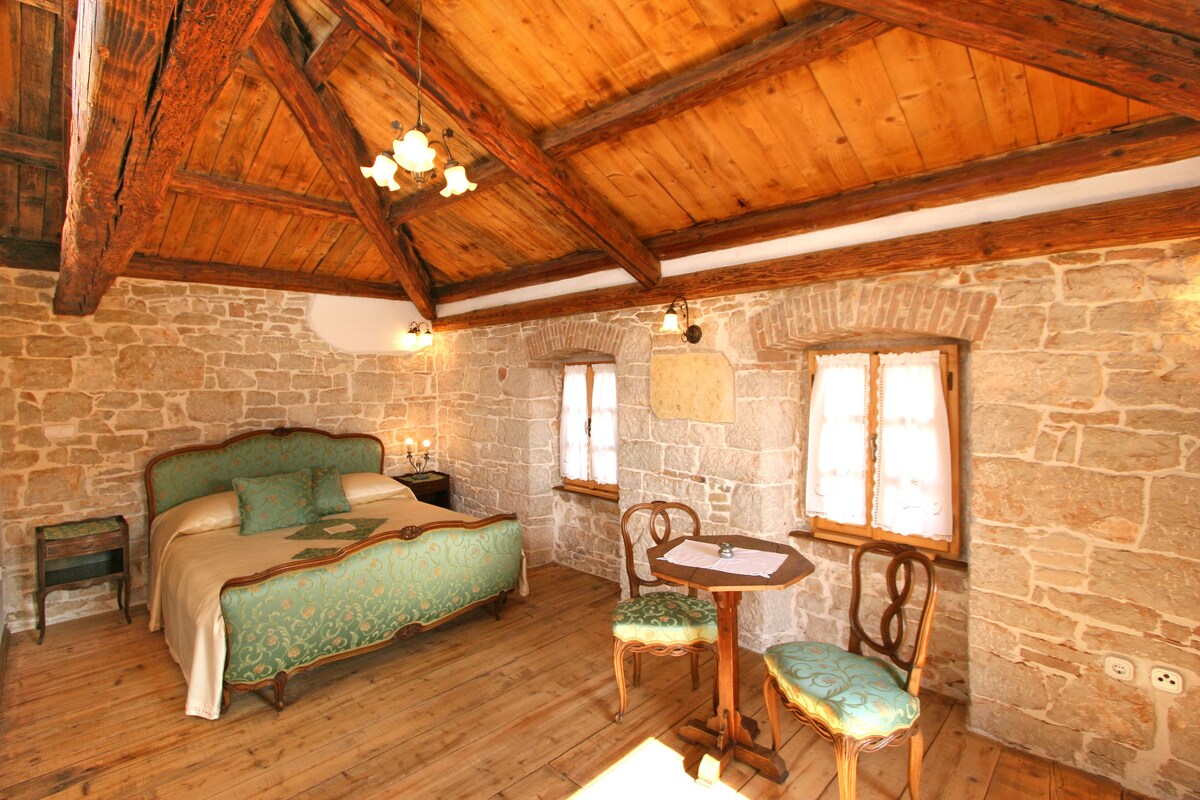 Iron/ironing board, cribs/infant beds, free WiFi