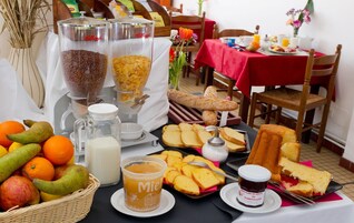 Desayuno buffet diario (EUR 12.00 por persona)