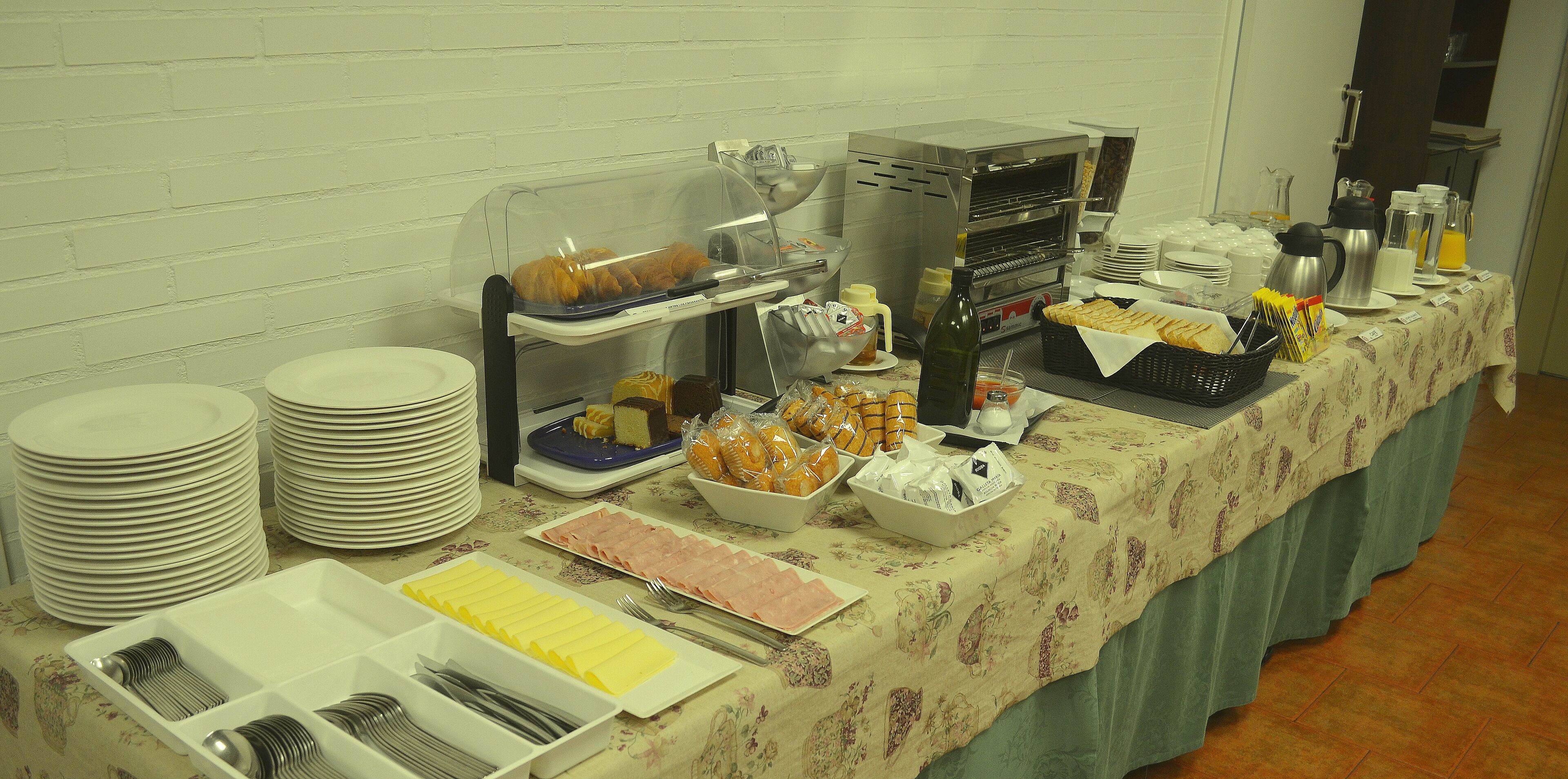 daily continental breakfast (eur 7 per person)