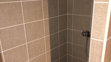 Produtos de toalete grátis, secador de cabelo, toalhas de banho