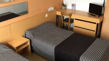 Habitación con 2 camas individuales | Escritorio y wifi gratis