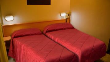 Twin Room | Desk, free WiFi