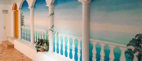 Coin salon dans le hall