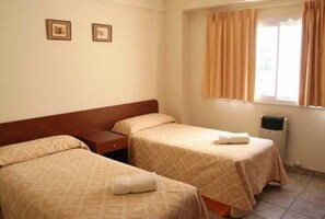 In-room safe, iron/ironing board, free cribs/infant beds, free WiFi - Wilson Apart Hotel (Salta)
