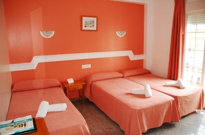 Pillowtop beds, in-room safe, desk, laptop workspace - Mary Tere (Salobreña)