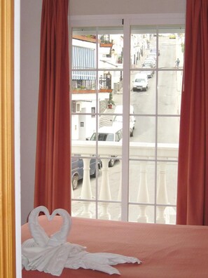 Pillowtop beds, in-room safe, desk, laptop workspace - Mary Tere (Salobreña)