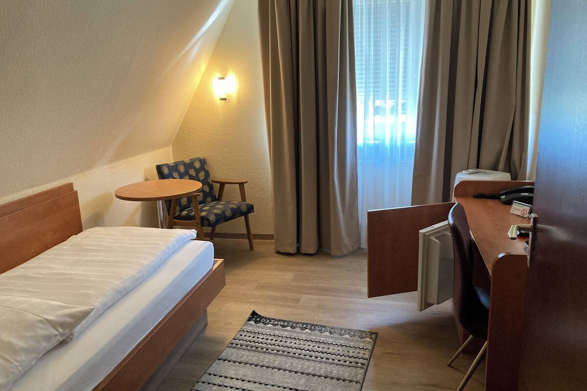 single room | 1 bedroom, desk, iron/ironing board, free wifi