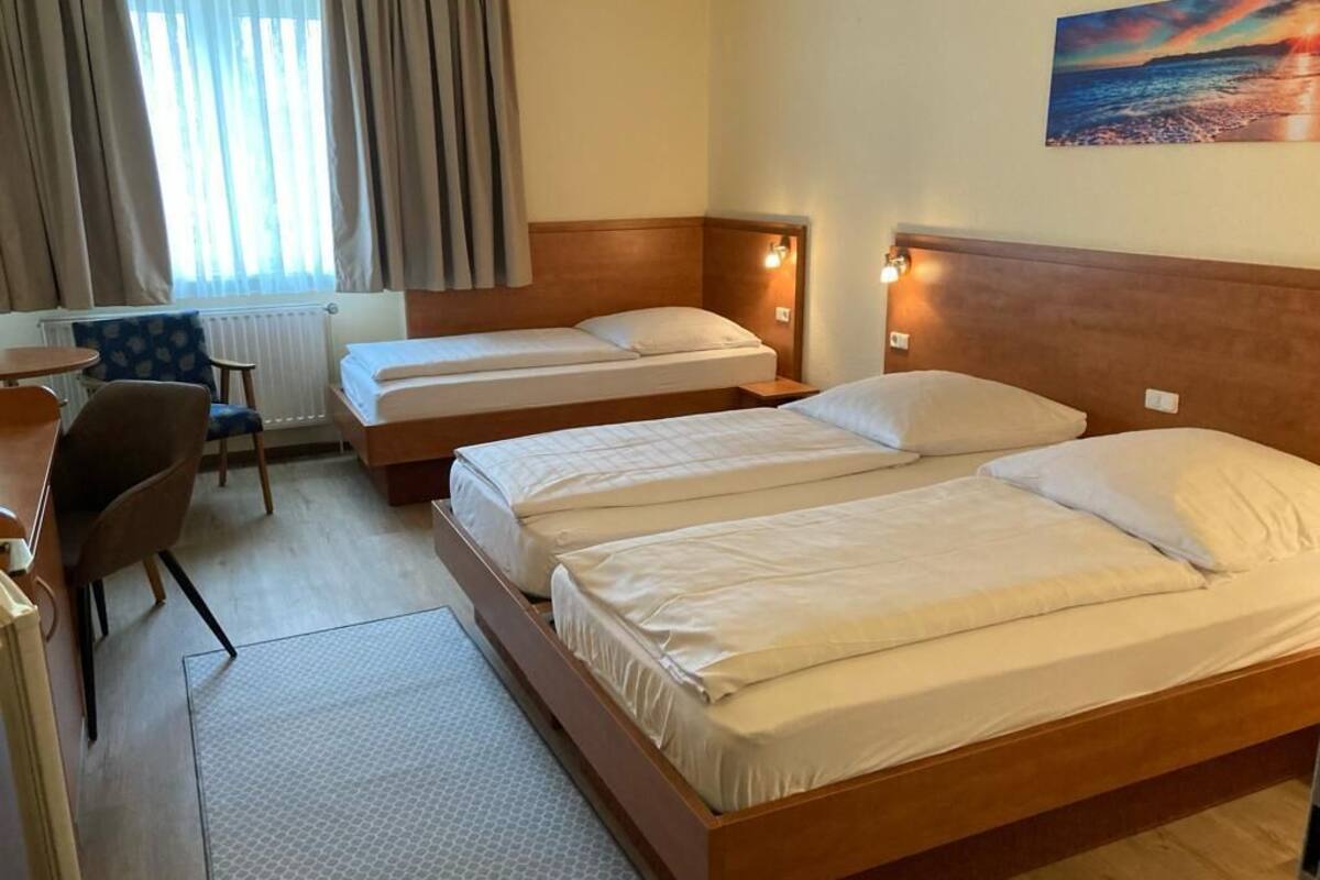 triple room | 1 bedroom, desk, iron/ironing board, free wifi