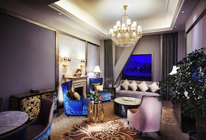 Minibar, in-room safe, desk, iron/ironing board