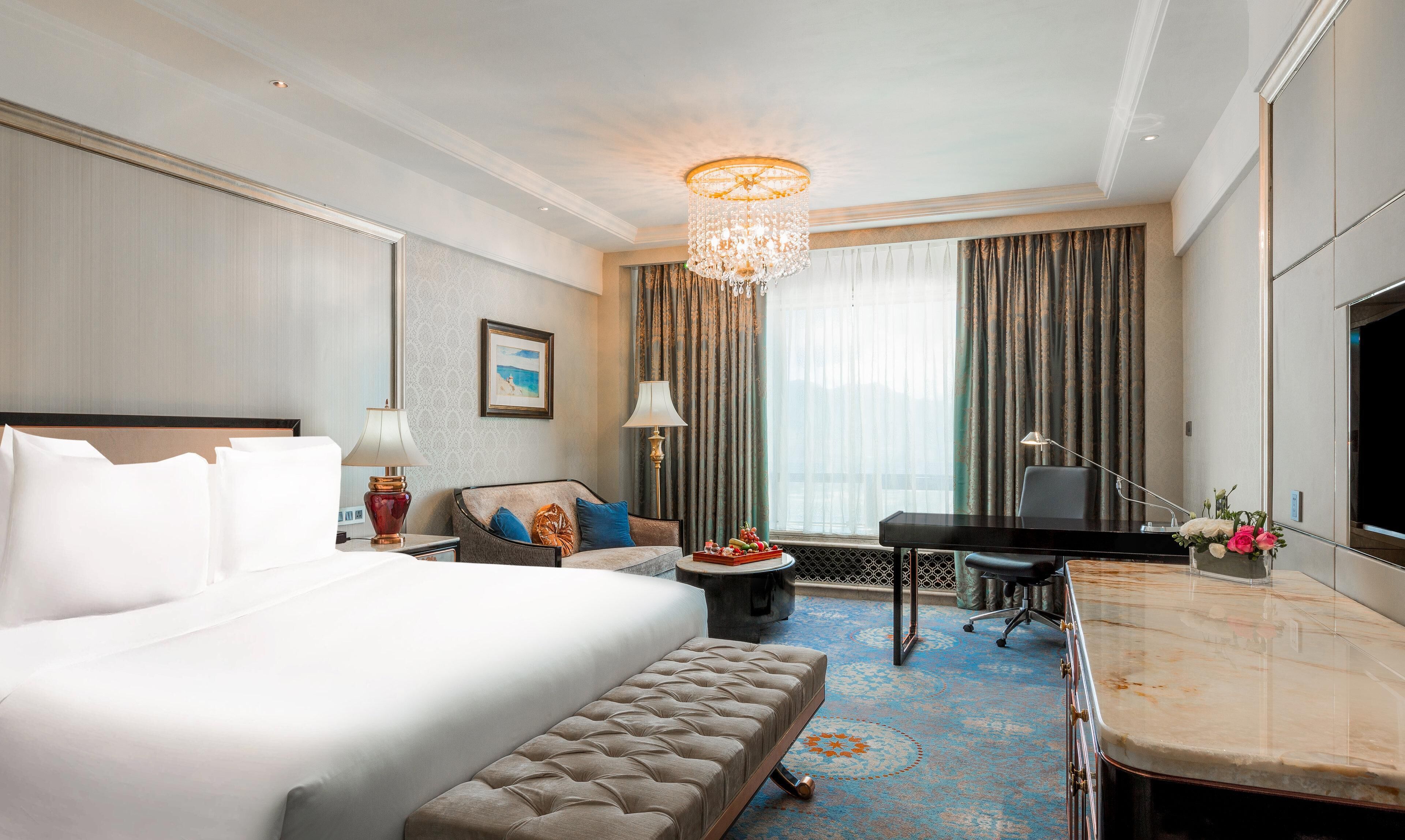 Down comforters, minibar, in-room safe, desk