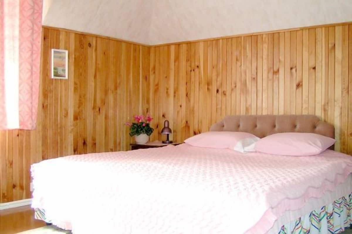 Habitación superior con 1 cama matrimonial o 2 individuales | Escritorio, insonorización, tabla de planchar con plancha y wifi gratis