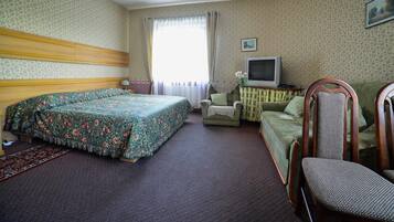 Familierom | Skrivebord, lydisolert, strykejern/-brett og wi-fi (inkludert)