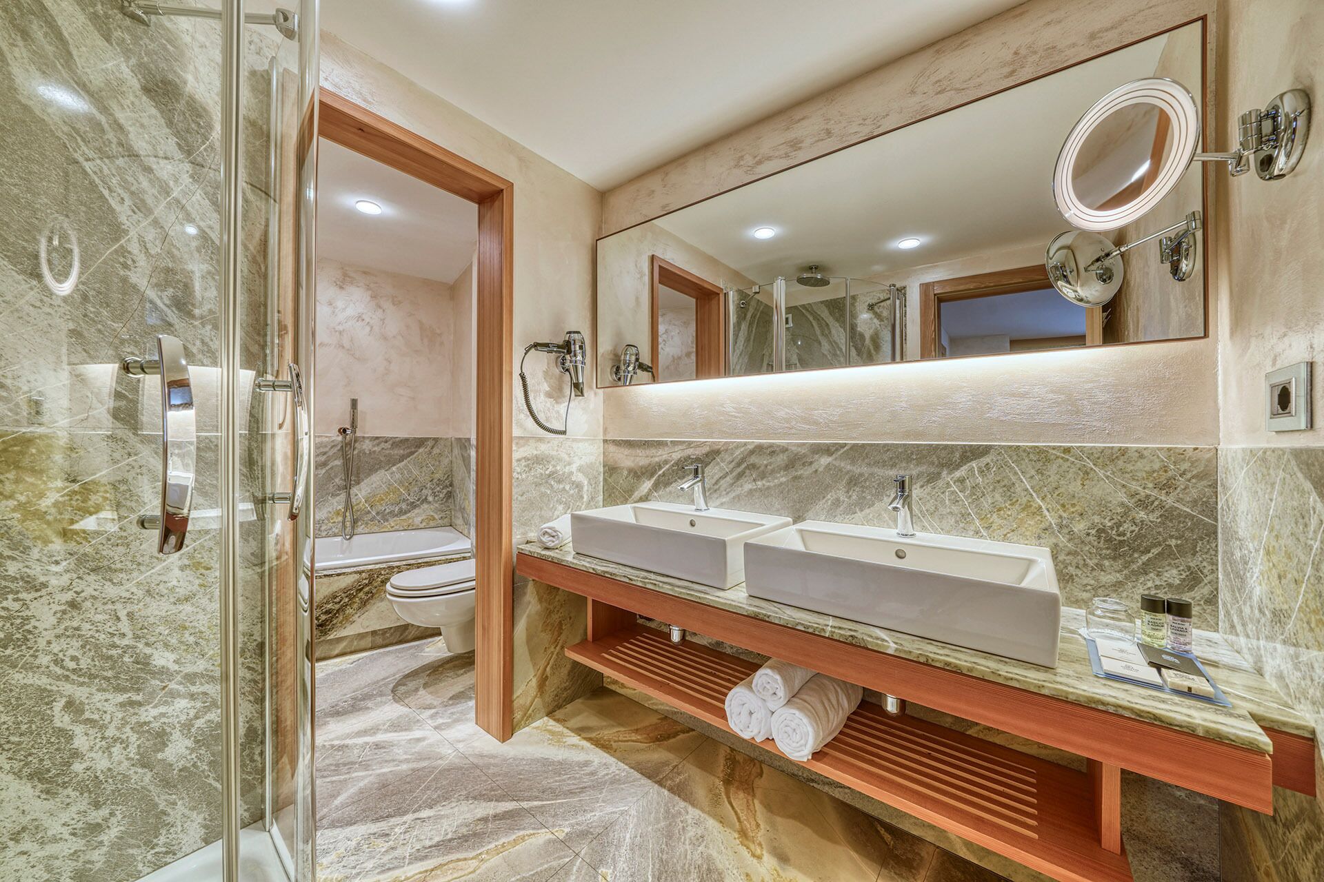 Photo - Majestic Hotel