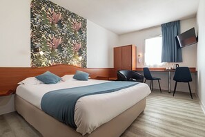 Dobbeltrom – standard | Sengetøy av topp kvalitet, minibar, individuelt innredet og skrivebord