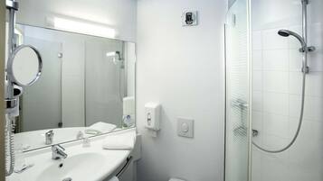 Dusche, Regendusche, Haartrockner, Handtücher