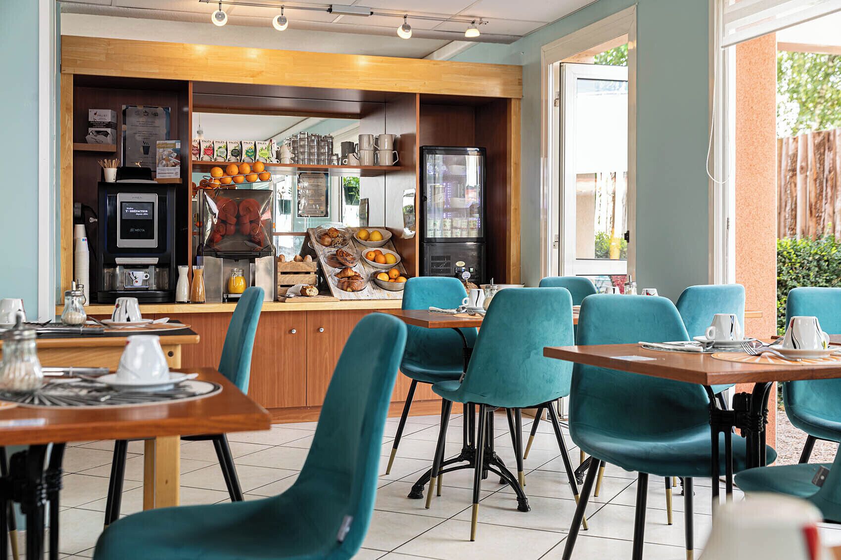 Petit déjeuner continental servi tous les jours en supplément
