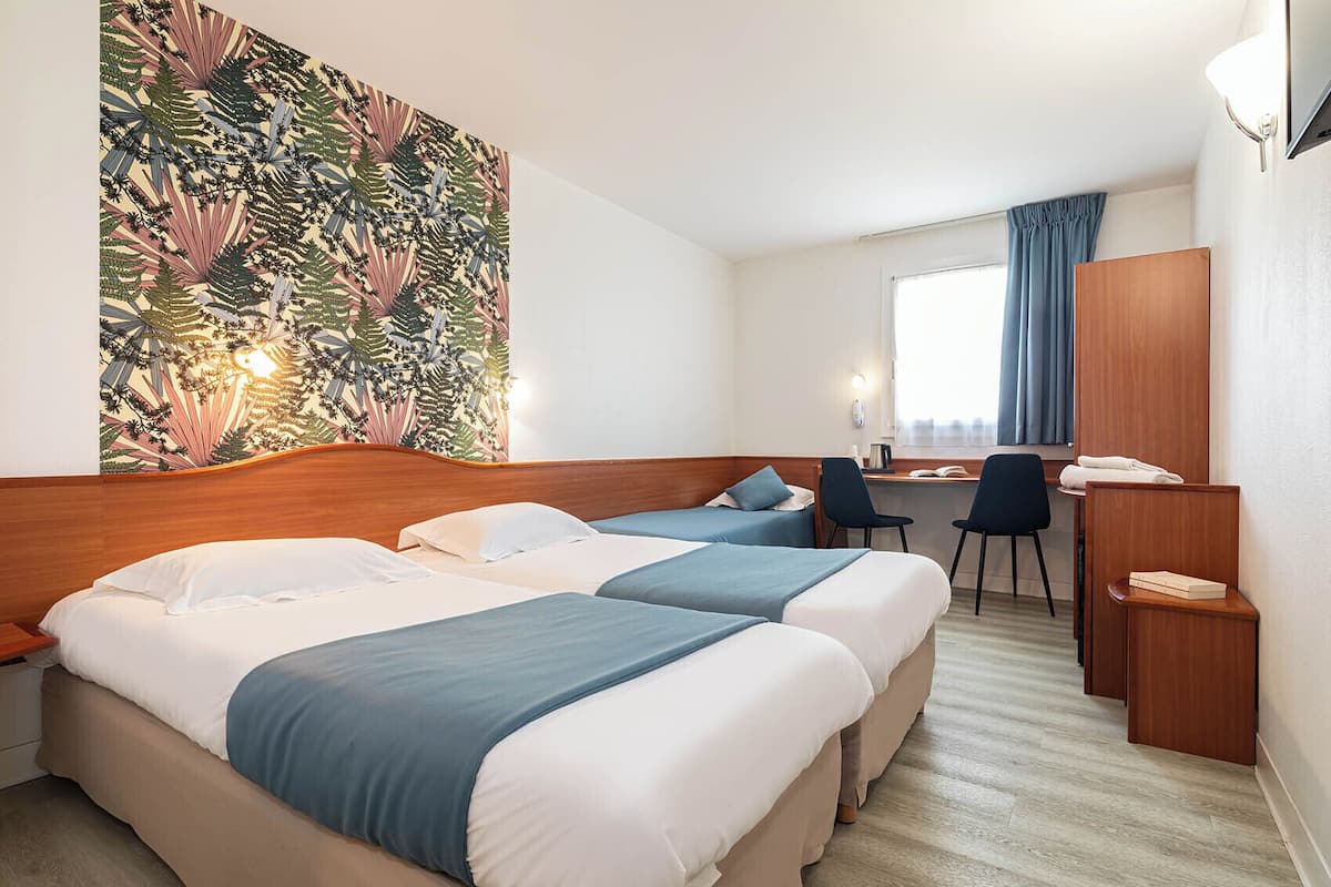 standard triple room | premium bedding, minibar, individually furnished, desk