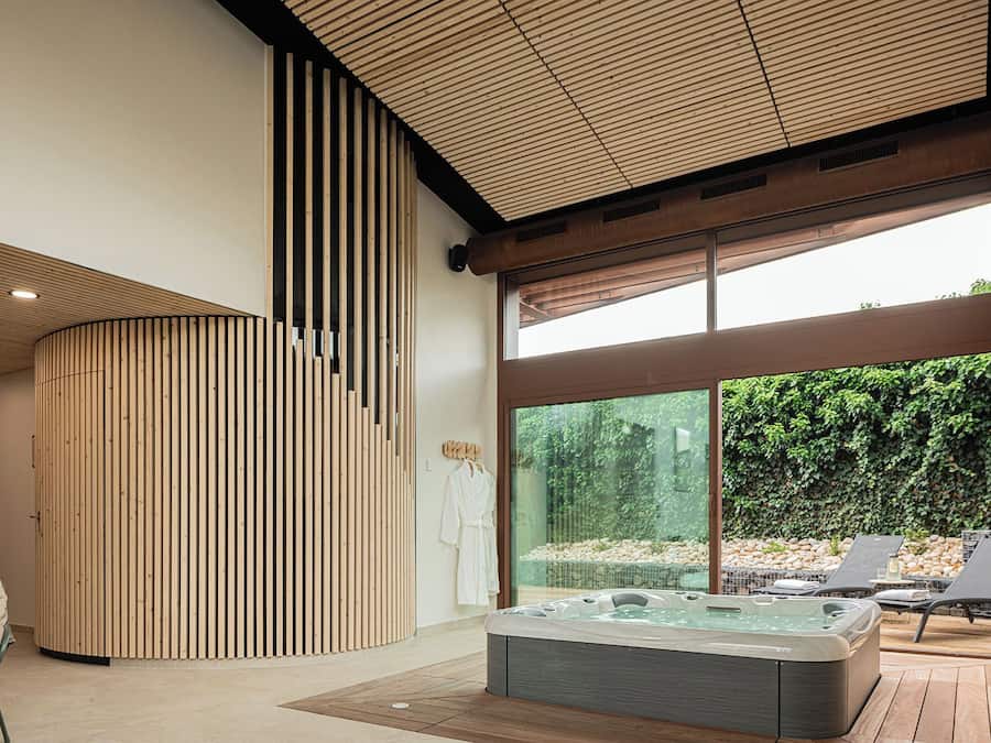 Sauna seca, banheira de hidromassagem, tratamentos corporais