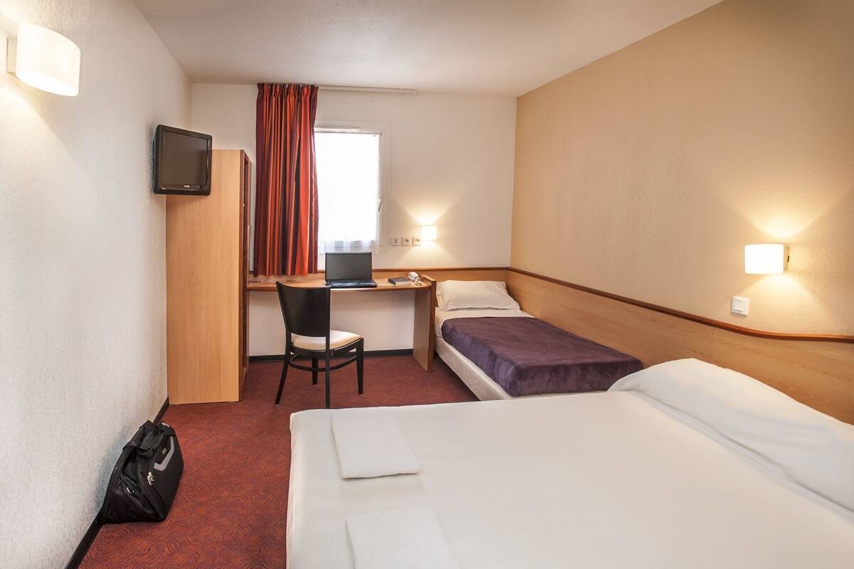 Triple Room | Memory-foam beds, individually furnished, desk, laptop workspace
