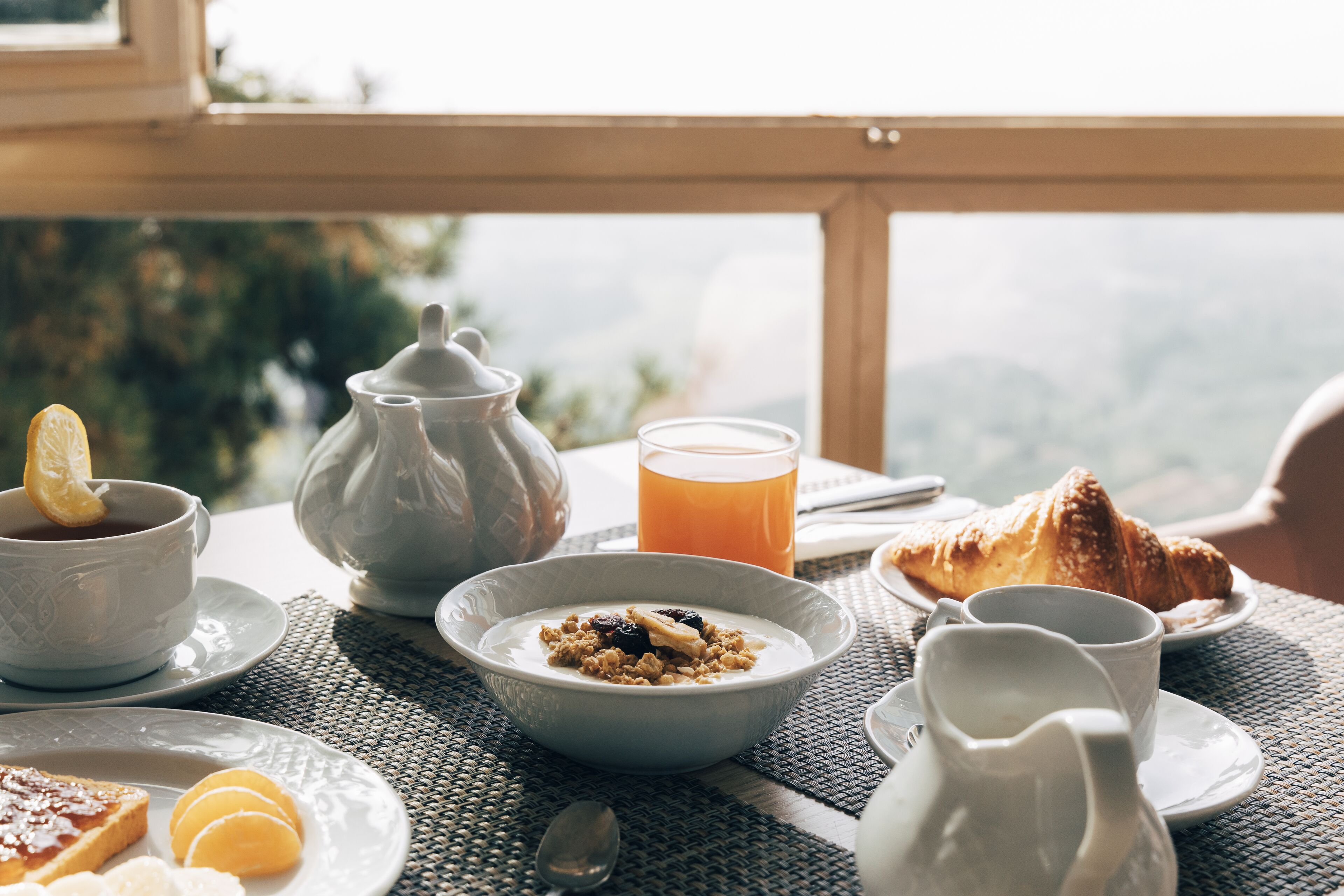 daily continental breakfast (eur 4 per person)