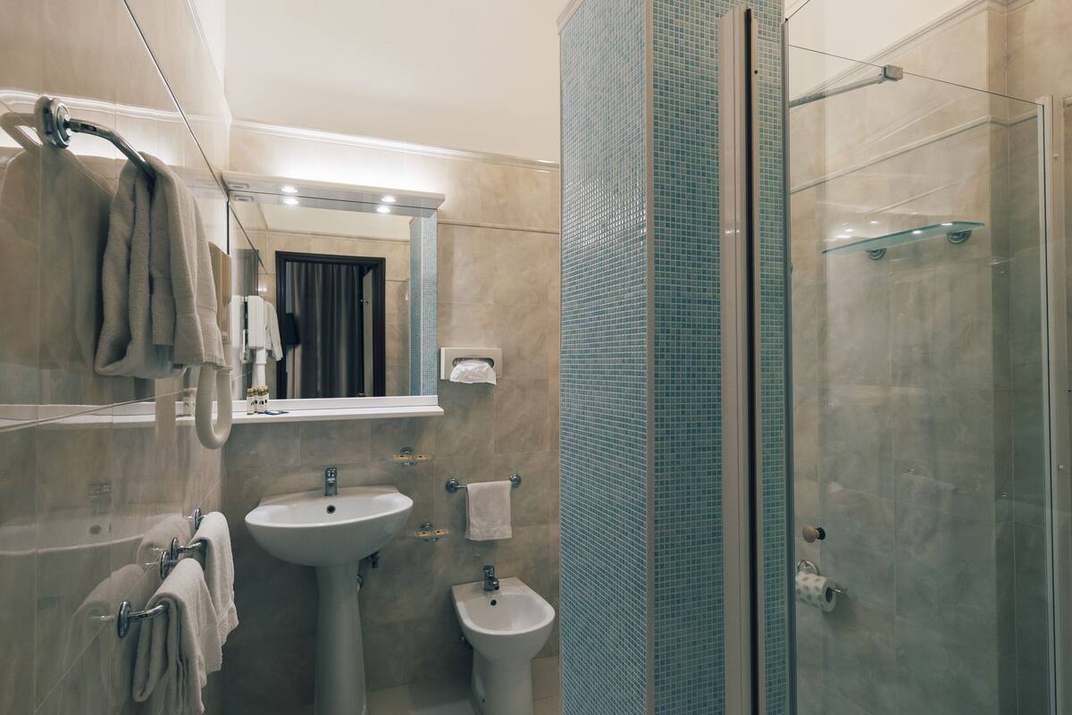 family room (classic) | bathroom | free toiletries, hair dryer, slippers, bidet