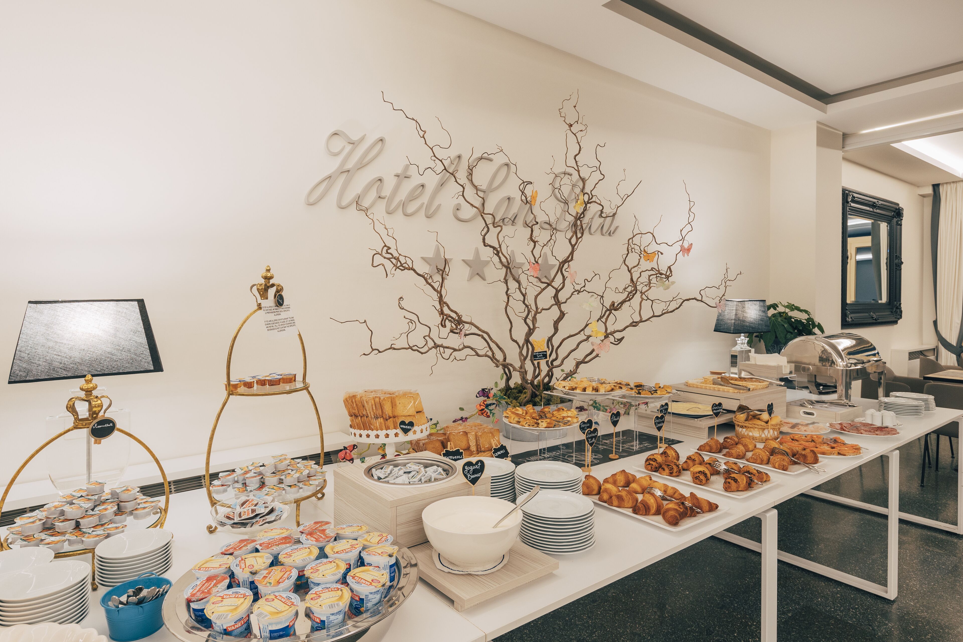 daily continental breakfast (eur 4 per person)