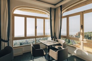 Desayuno continental diario (EUR 4 por persona)