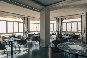 Daily continental breakfast for a fee - Hotel San Luca (Cortona)