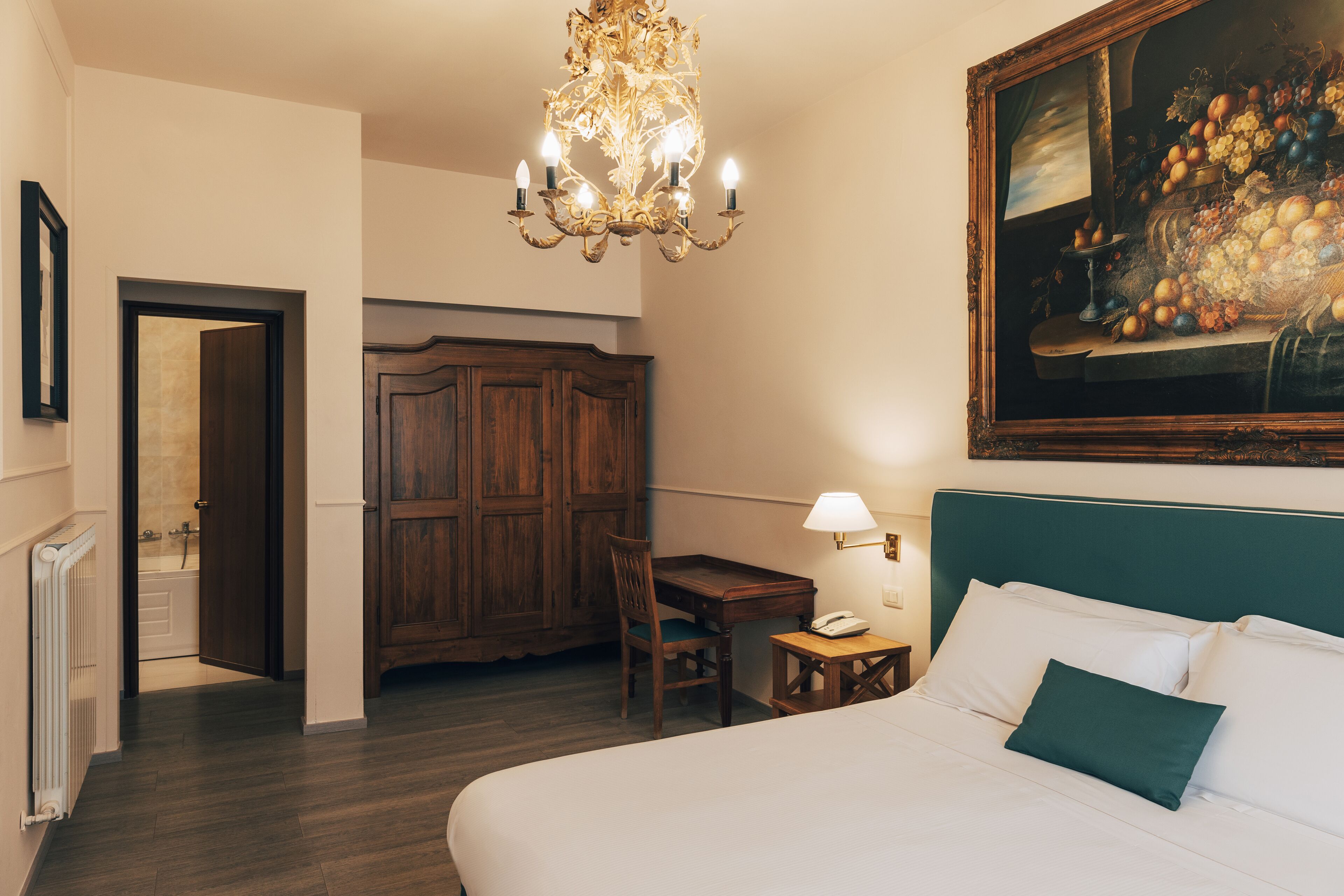 superior double room | minibar, in-room safe, desk, soundproofing