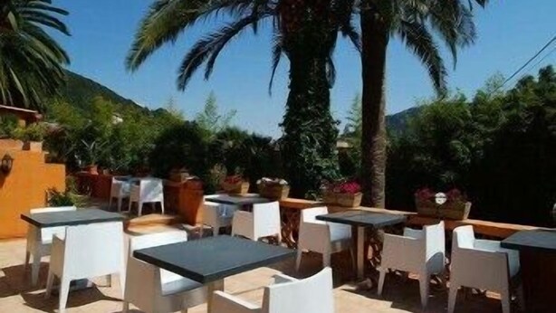 Outdoor dining - L'Estada (Palma de Mallorca)