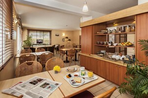 Daily buffet breakfast (EUR 9.20 per person)