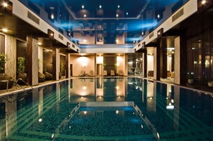 Piscina interna, 8 piscinas externas