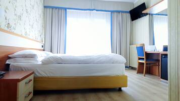 Coffres-forts dans les chambres, bureau, Wi-Fi gratuit, draps fournis