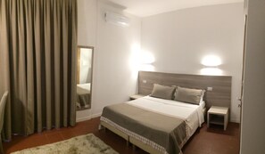 Double Room Single Use | Minibar, in-room safe, blackout drapes, iron/ironing board - Le Mura (Città di Castello)