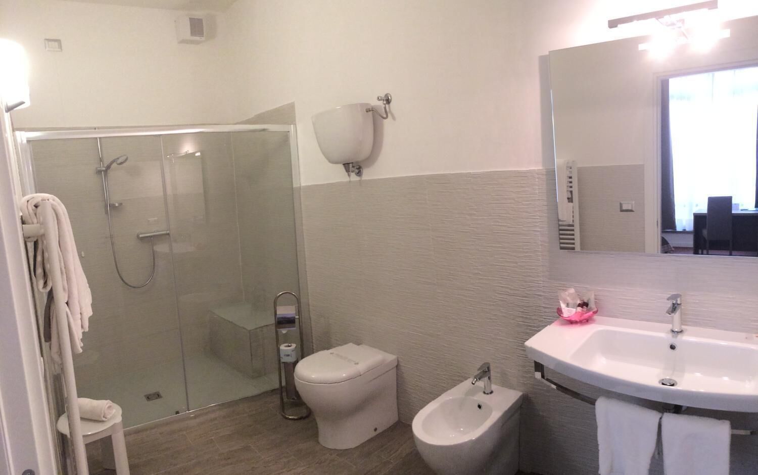 double room | bathroom | shower, towels
