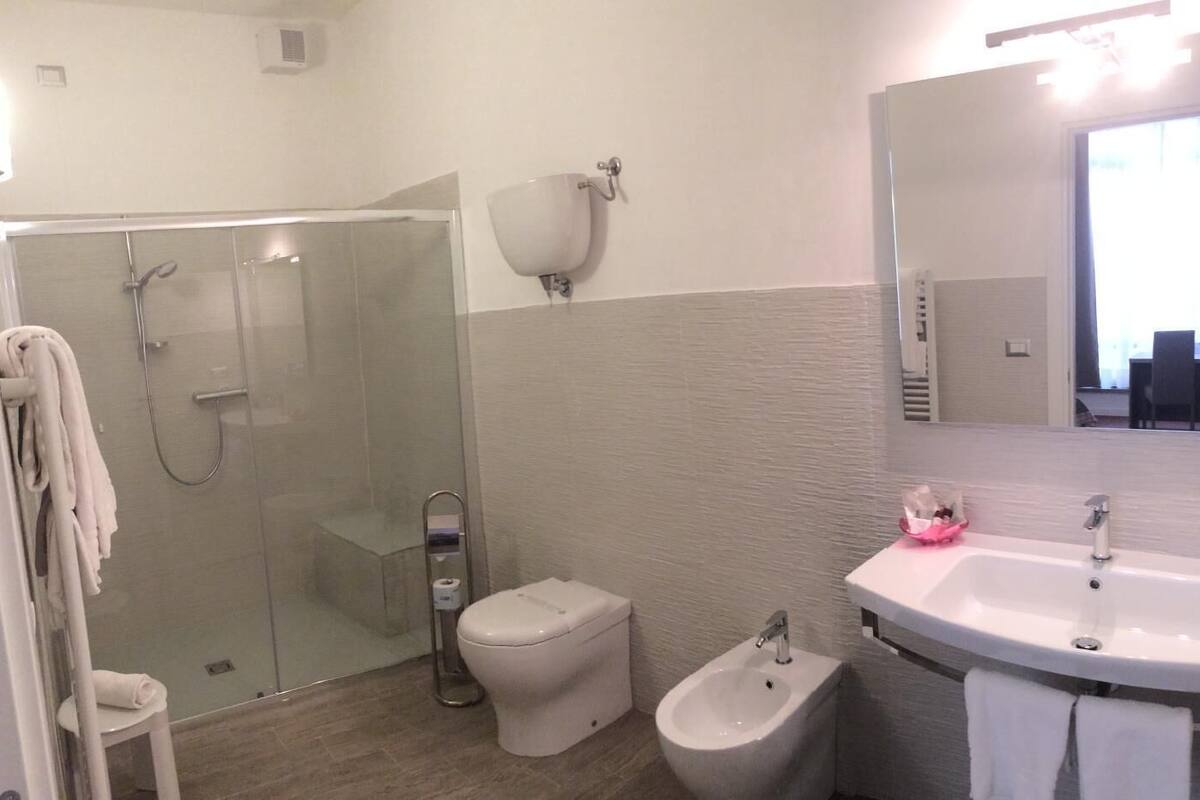 double room | bathroom | shower, towels