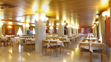 Breakfast, lunch, dinner served; Portuguese cuisine