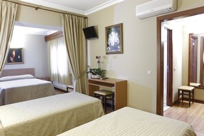 Family Room, 1 Bedroom | Bathroom