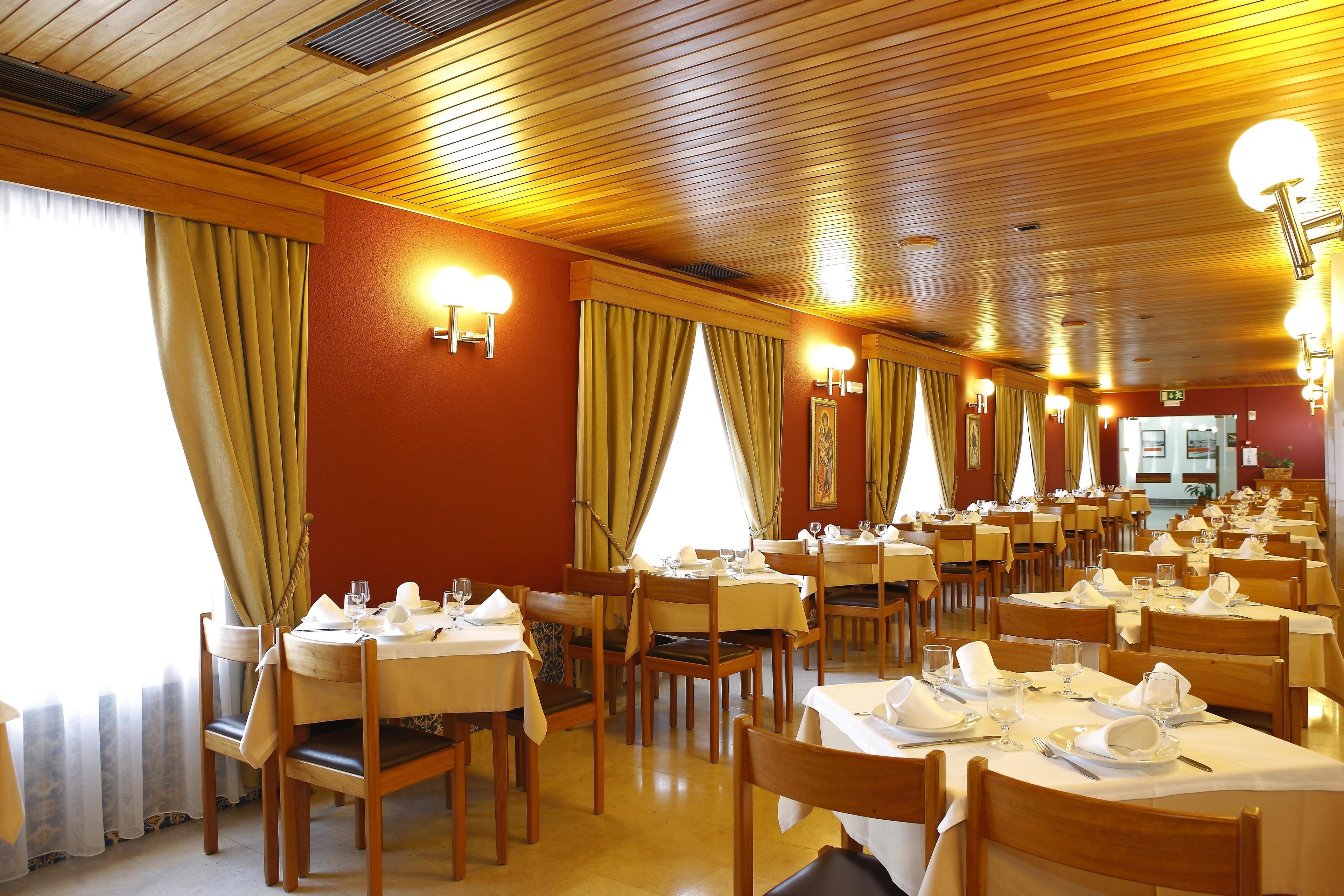 daily continental breakfast (eur 7.5 per person)