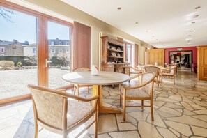 Lunch, dinner served; seafood, garden views  - Hostellerie La Villa Des Roses (Aywaille)