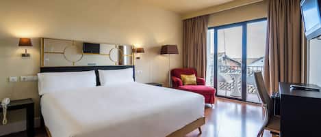 Single Room | 1 bedroom, individually decorated, individually furnished, desk