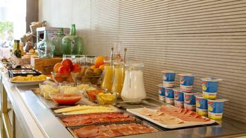 Desayuno buffet diario (EUR 12 por persona)