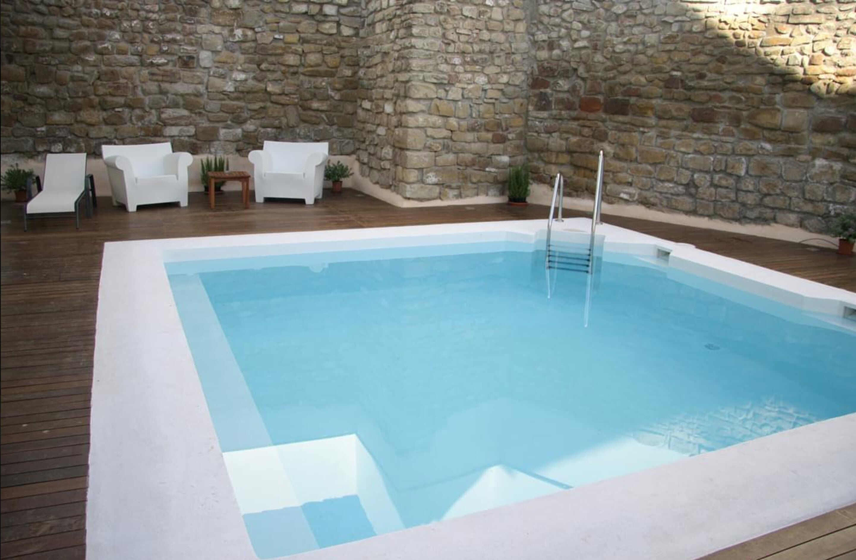 outdoor pool, pool loungers