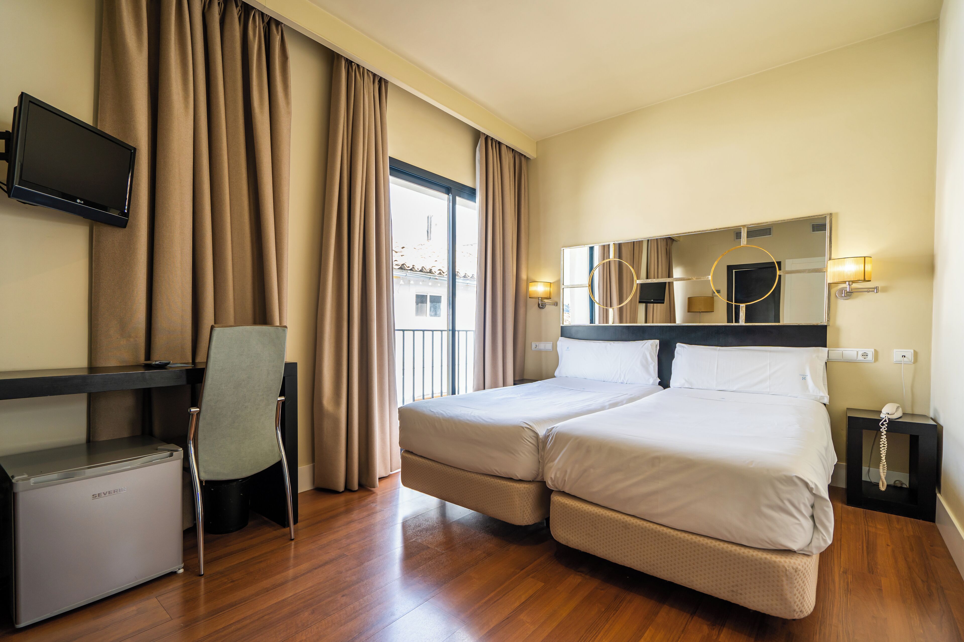 twin room | individually decorated, individually furnished, desk, free wifi