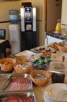 Daily continental breakfast (EUR 9.8 per person)